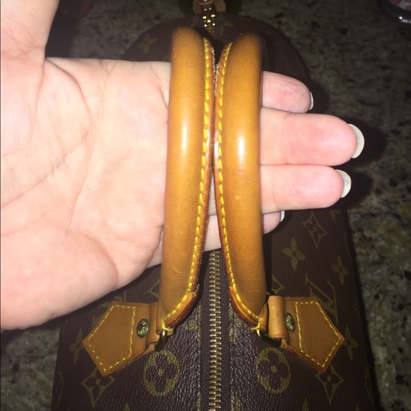 Authentic Louis Vuitton Speedy 30 - Picture 2 of 8